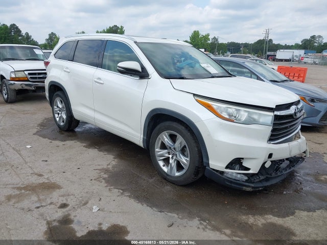 Salvage Toyota Highlander Image