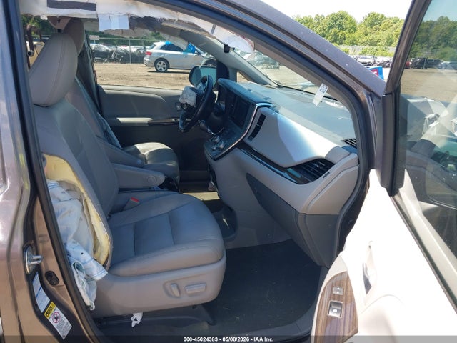 Toyota Sienna Xle Premium 7 Passenger