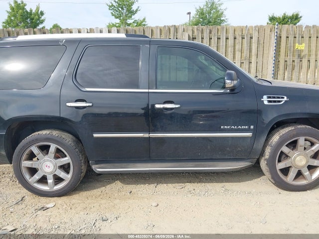 Cadillac Escalade Standard