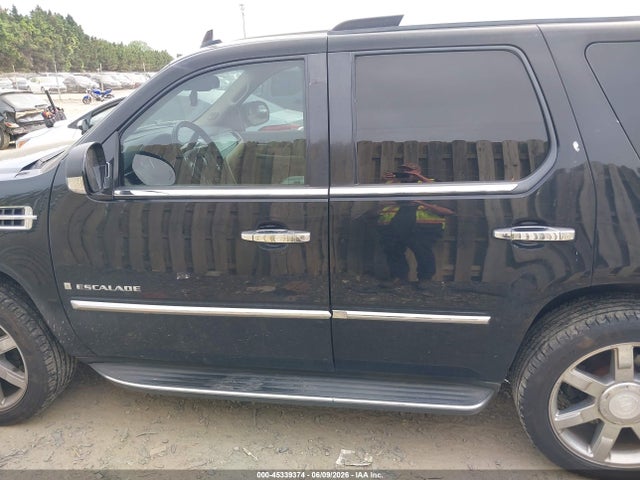Cadillac Escalade Standard