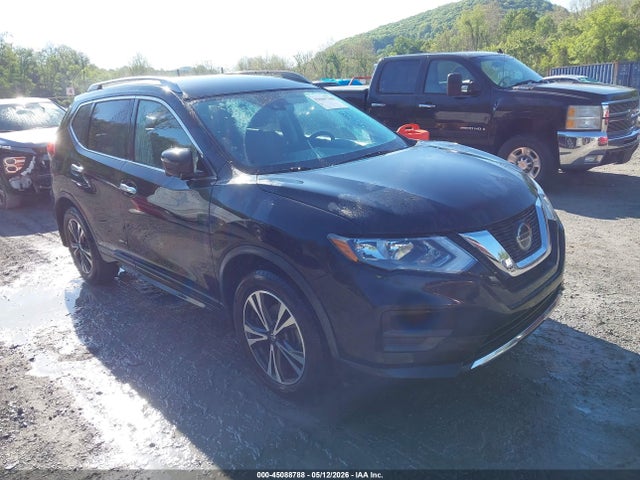 Salvage Nissan Rogue Image