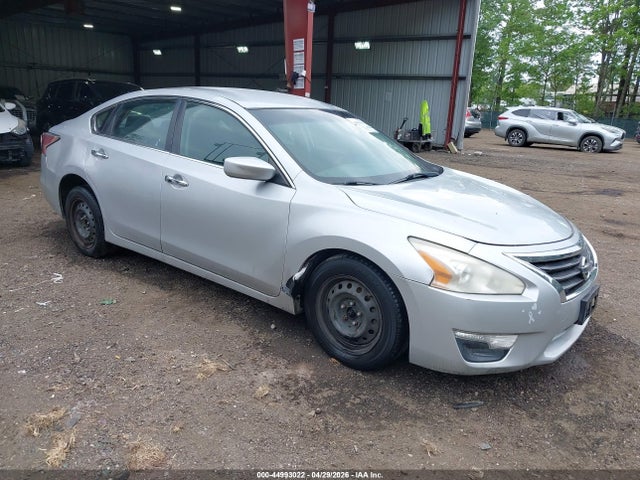 Salvage Nissan Altima Image