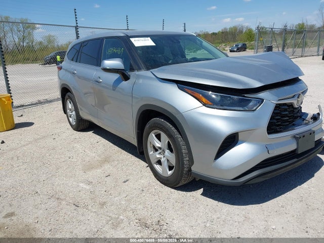 Salvage Toyota Highlander Image