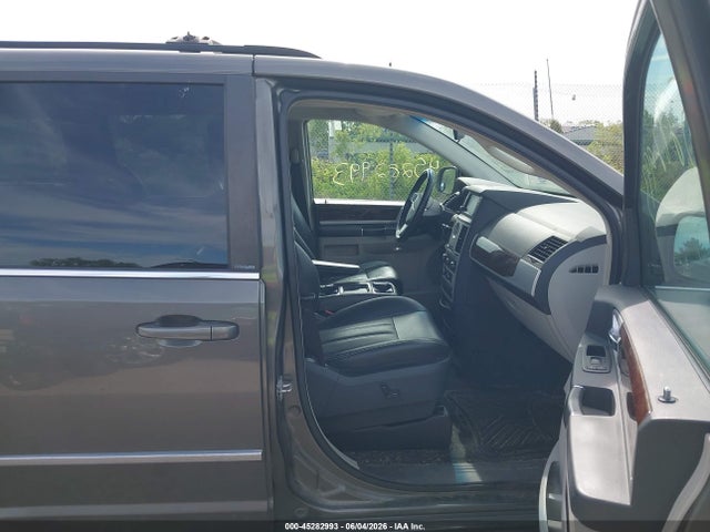 Chrysler Town & Country Touring Plus