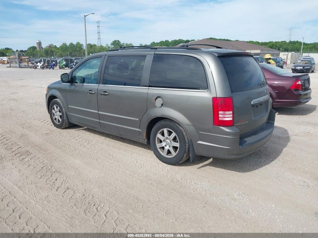 Chrysler Town & Country Touring Plus