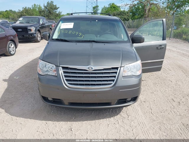Chrysler Town & Country Touring Plus