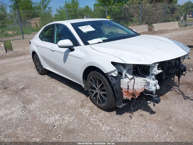 Salvage Toyota Camry Image