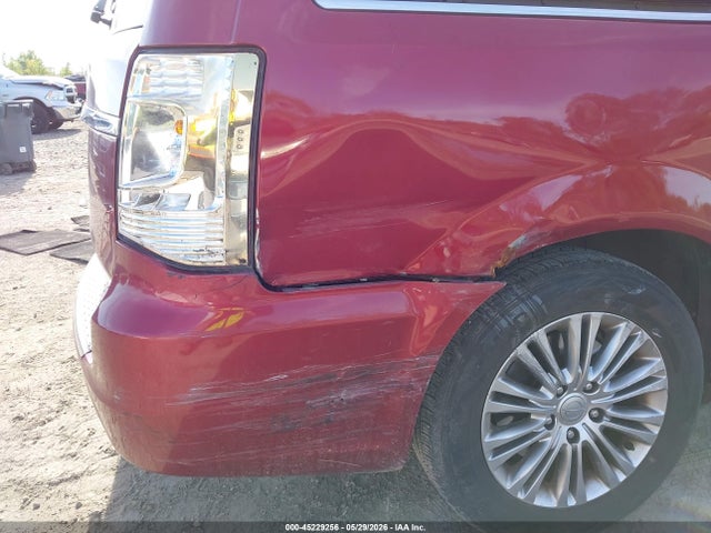 Chrysler Town & Country Touring-l
