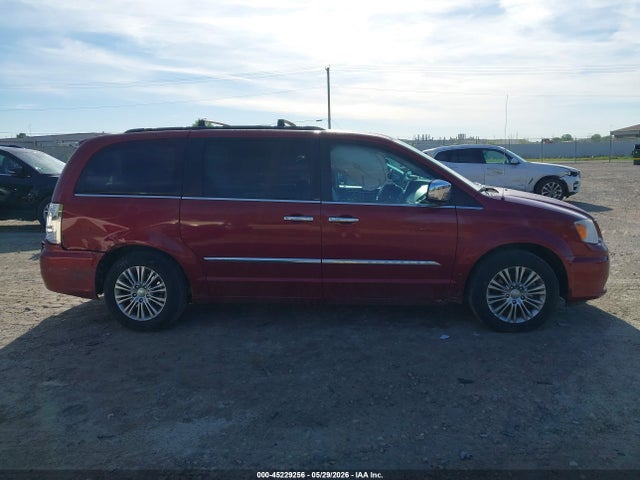 Chrysler Town & Country Touring-l