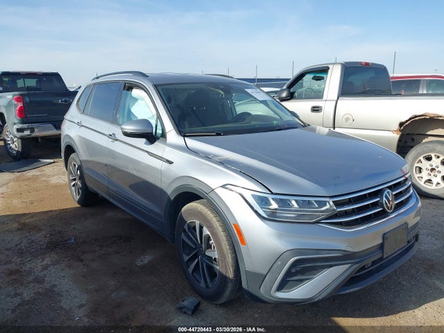Salvage Volkswagen Tiguan Image