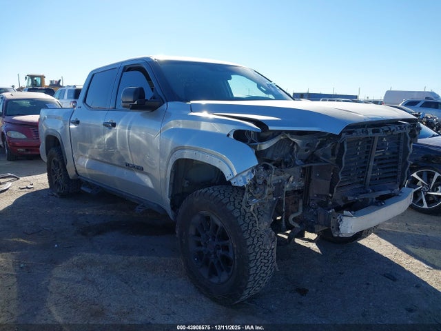 Salvage Toyota Tundra Image