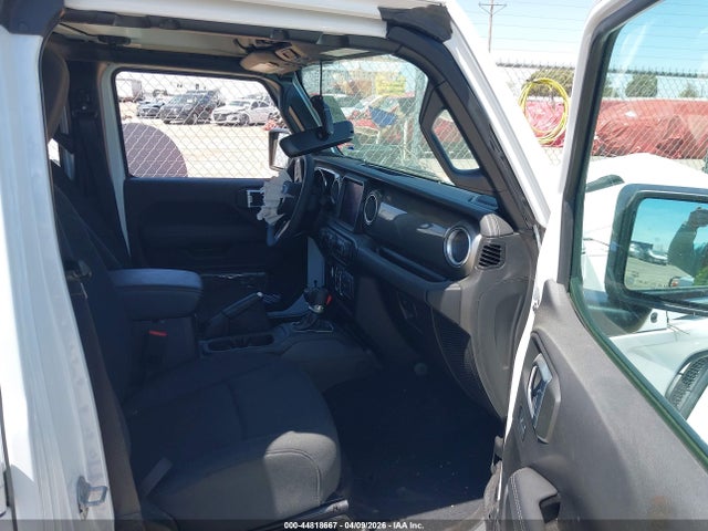 Jeep Wrangler 4-door Sahara 4x4