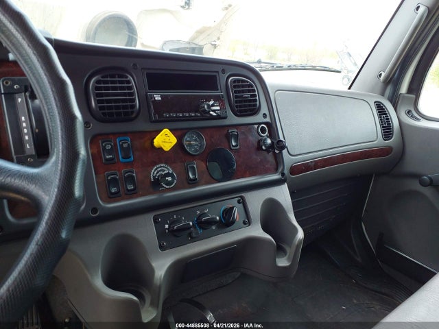 Freightliner M2 106