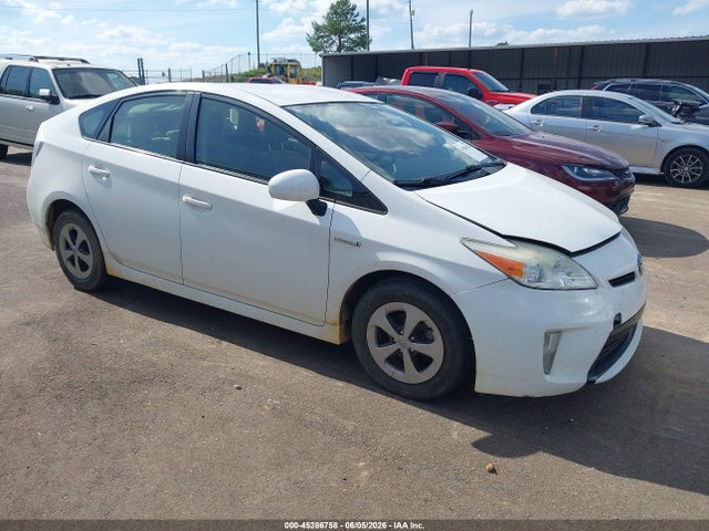 Salvage Toyota Prius Image