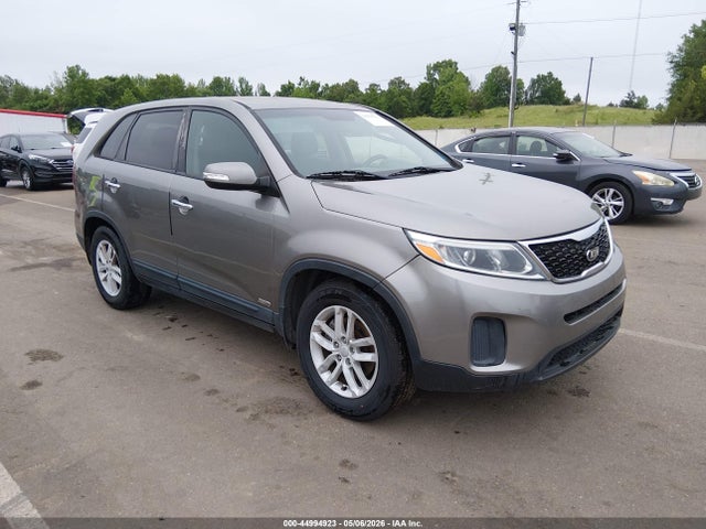Salvage Kia Sorento Image