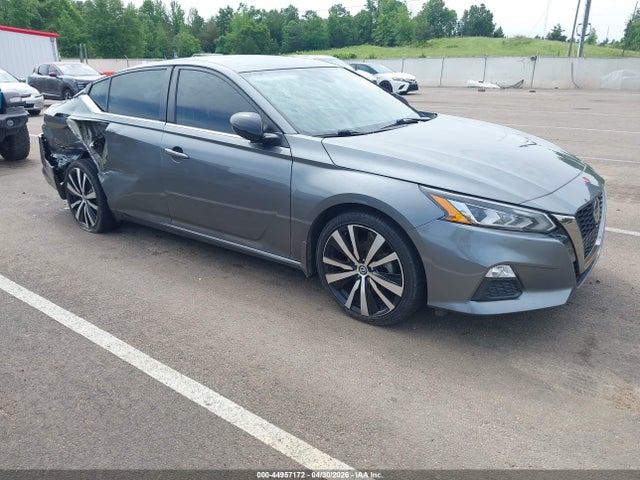 Salvage Nissan Altima Image