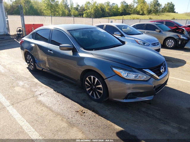 Salvage Nissan Altima Image