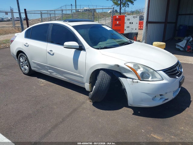 Salvage Nissan Altima Image