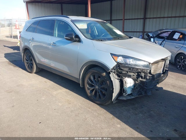 Salvage Kia Sorento Image