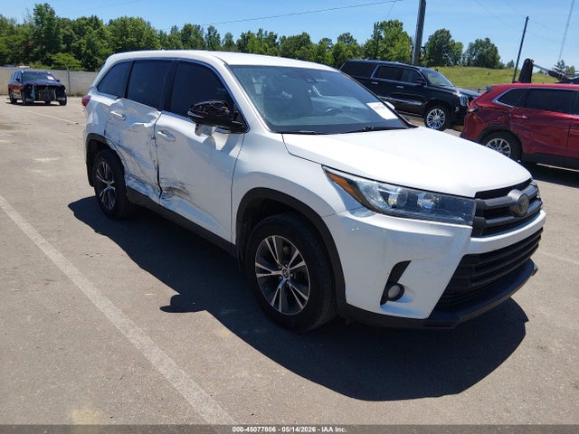 Salvage Toyota Highlander Image