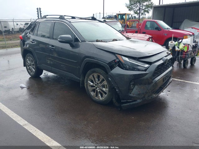 Salvage Toyota RAV4 Image