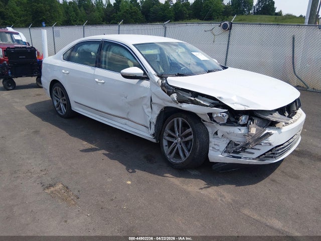 Salvage Volkswagen Passat Image