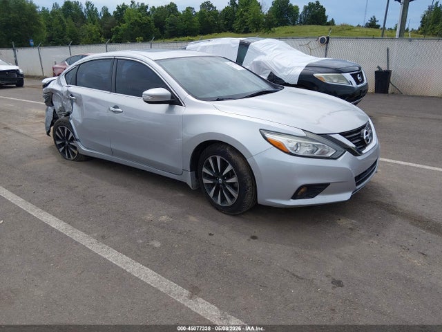 Salvage Nissan Altima Image