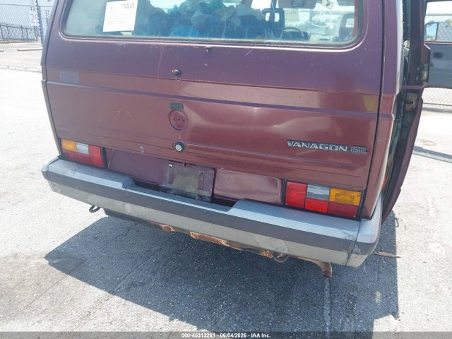 Volkswagen Vanagon Bus