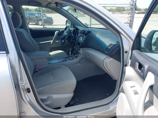 Toyota Highlander Base Plus