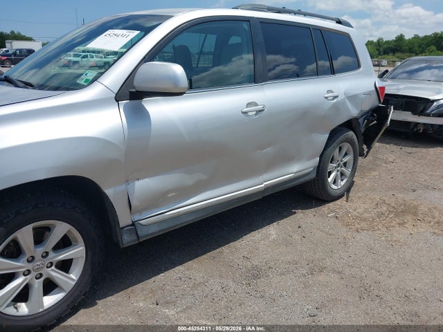 Toyota Highlander Base Plus