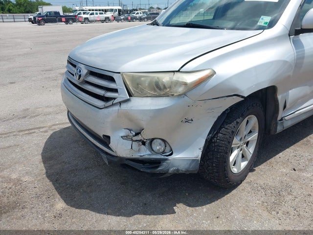Toyota Highlander Base Plus