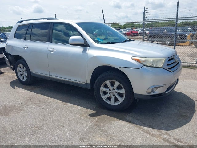 Salvage Toyota Highlander Image