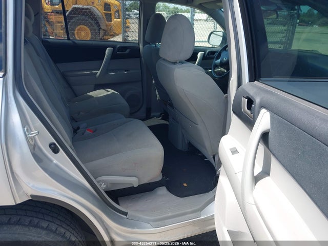 Toyota Highlander Base Plus