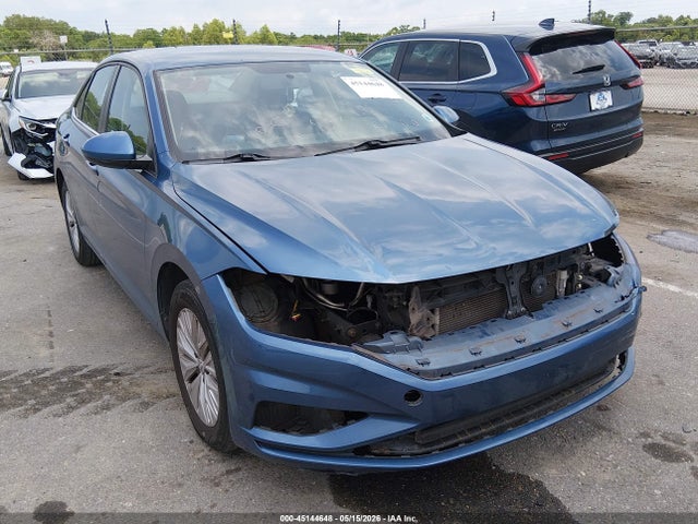 Salvage Volkswagen Jetta Image