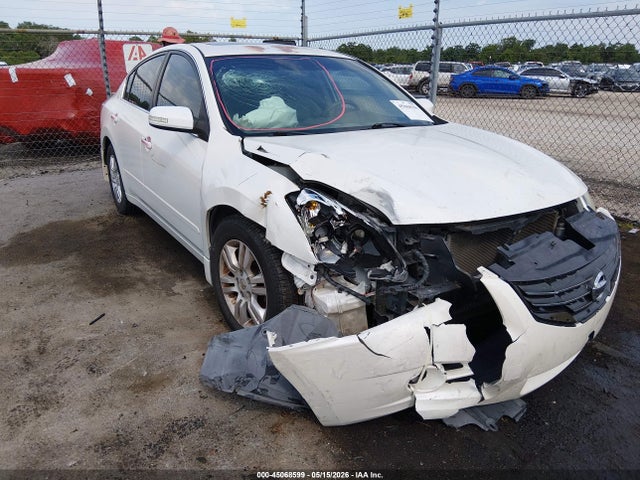 Salvage Nissan Altima Image