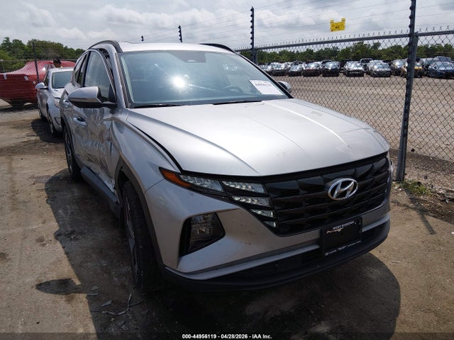 Salvage Hyundai TUCSON Image