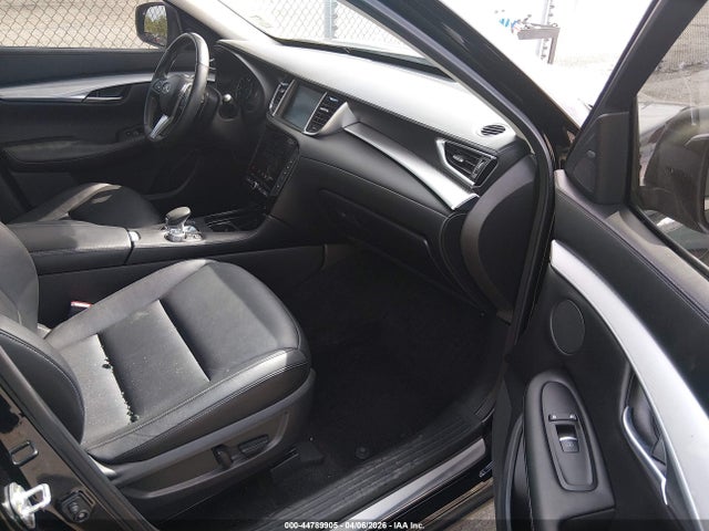 INFINITI Qx Essential