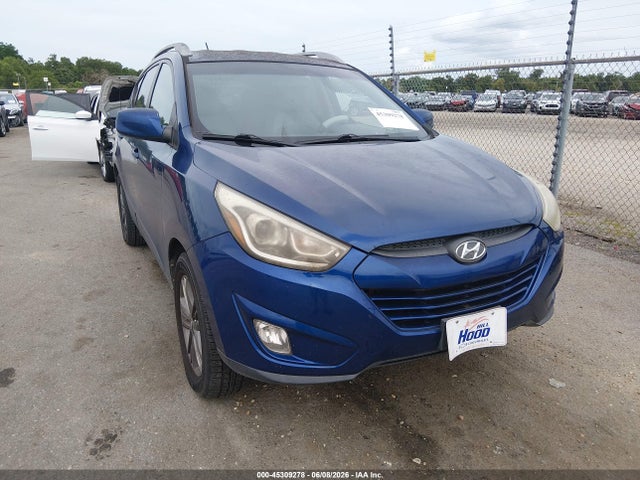 Salvage Hyundai TUCSON Image