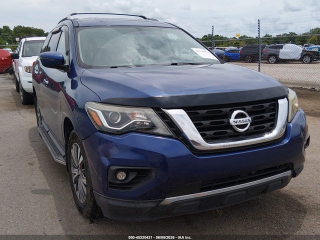 Salvage Nissan Pathfinder Image