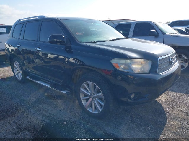 Salvage Toyota Highlander Image
