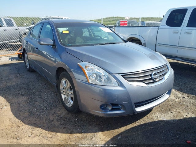 Salvage Nissan Altima Image