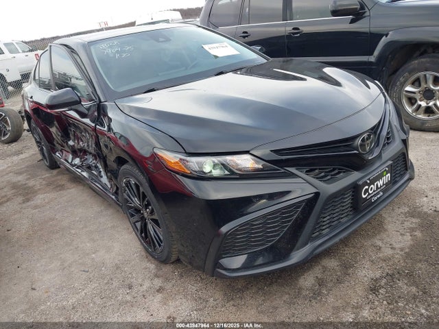 Salvage Toyota Camry Image
