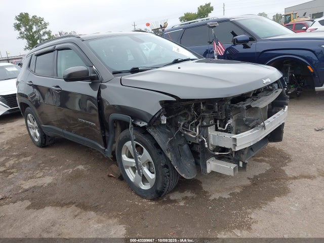 Salvage Jeep Compass Image