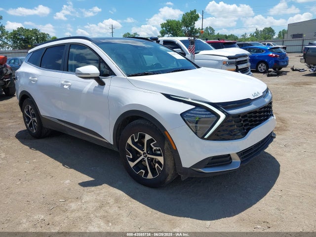 Salvage Kia Sportage Image