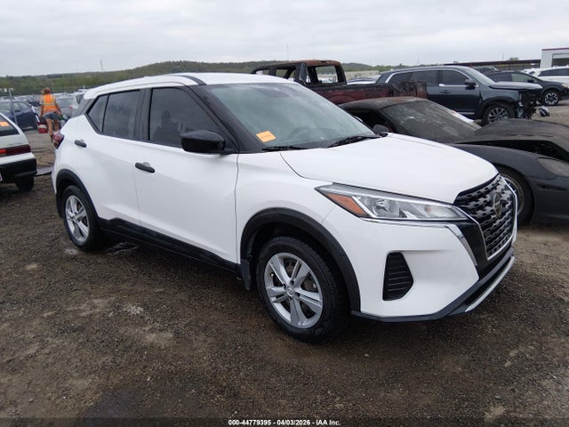 Salvage Nissan Kicks Image