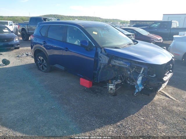 Salvage Nissan Rogue Image
