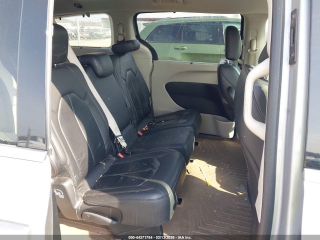 Chrysler Pacifica Touring-l
