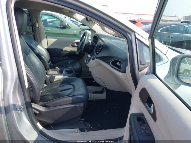 Chrysler Pacifica Touring-l