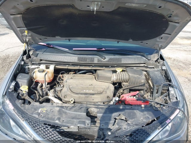 Chrysler Pacifica Touring-l