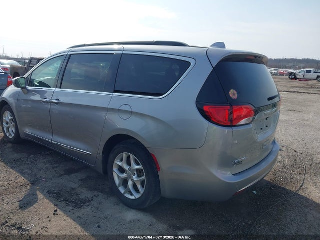 Chrysler Pacifica Touring-l